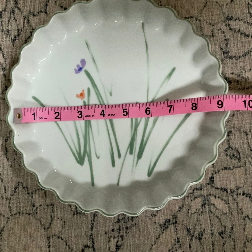 Mikasa Vintage Ultra Ceram Bake and Serve Fluted Quiche Dish Sketchbook Pattern
